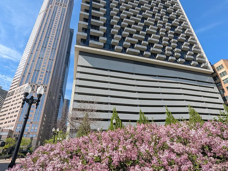 235 W Van Buren St #2311 — Photo 17