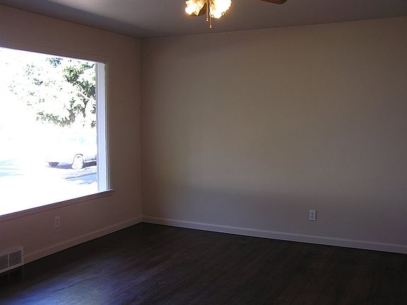 5th image of 528 E Courtland Ave