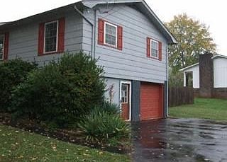 3rd image of 2204 Mark Ln