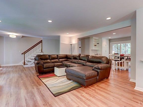 3rd image of 43 Federal Hill Dr