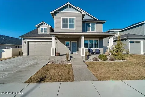 4 bed, 2.5 bath, 3875 sqft, $3,500 — Photo 1