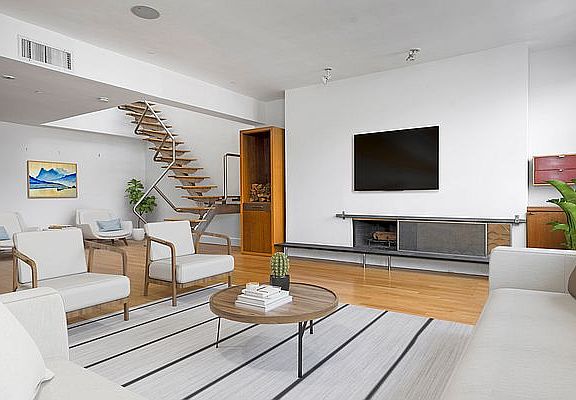 3rd image of 27 Great Jones St #W