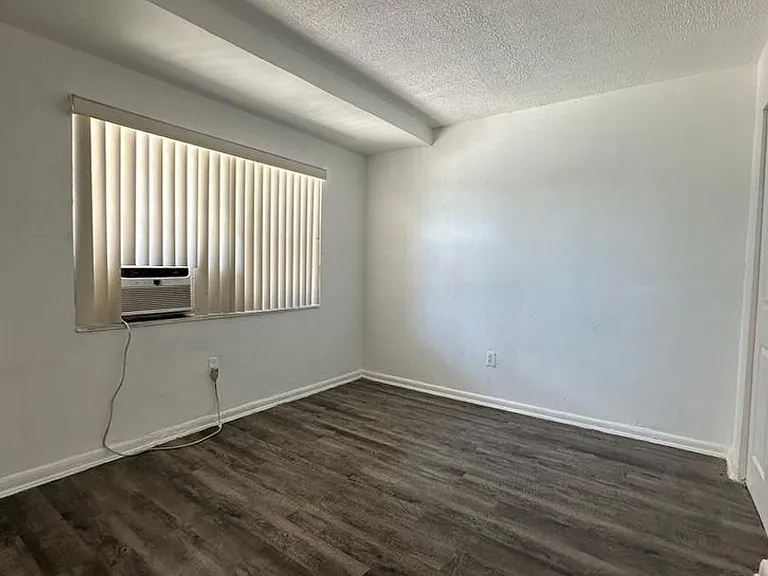 St George Apartments — Photo 97