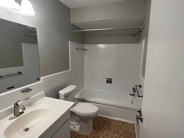 550 Rosewood St — Photo 15