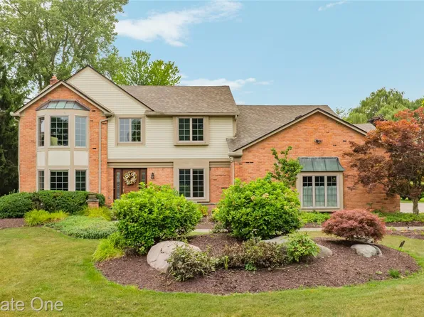 37125 Fox Gln, Farmington Hills, MI 48331