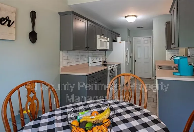 708 Riverside Dr NW — Photo 6