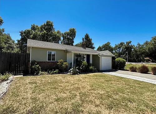 1110 Sherburn Ave Photo 1