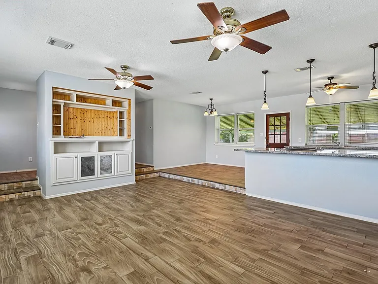 5709 Maco St — Photo 7