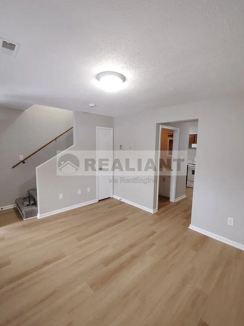 2 bed, 1.5 bath, $895 — Photo 4
