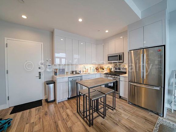 5th image of 3112 24th Ave #3
