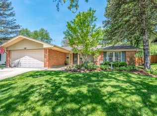 21W570 Buckingham Rd, Glen Ellyn, IL 60137