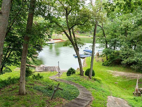 3rd image of 208 Briarwood Pl