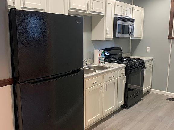 4th image of 23 Hakes Ave #102