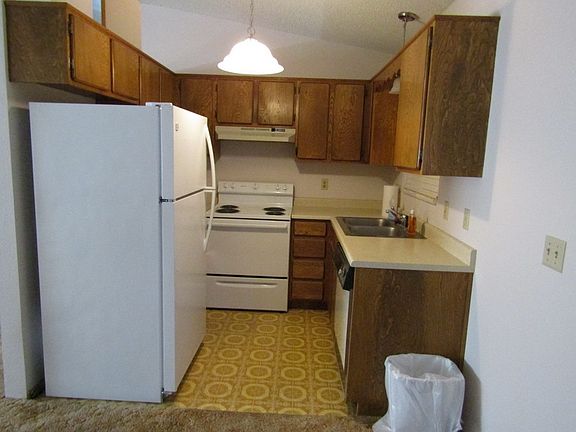 3rd image of 679 W Moorland Cir