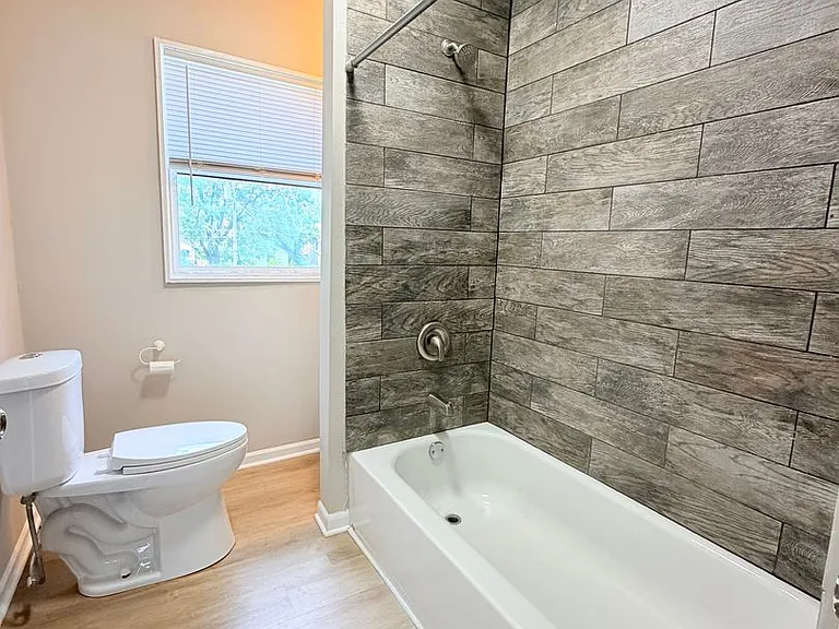 1132 N Oxford St — Photo 16
