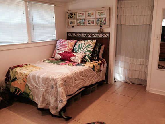 5th image of 1818 W Saint Mary Blvd #A