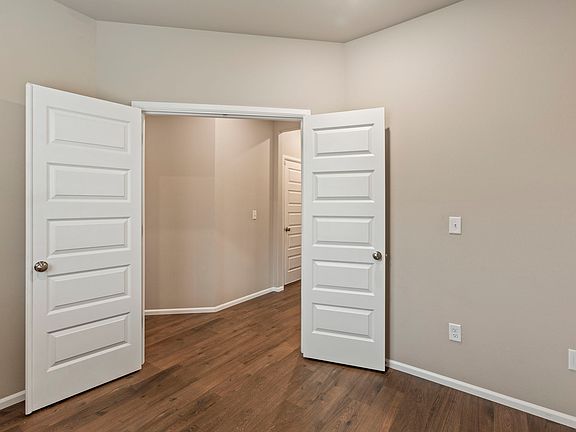 4th image of 3884 80th Ave NE
