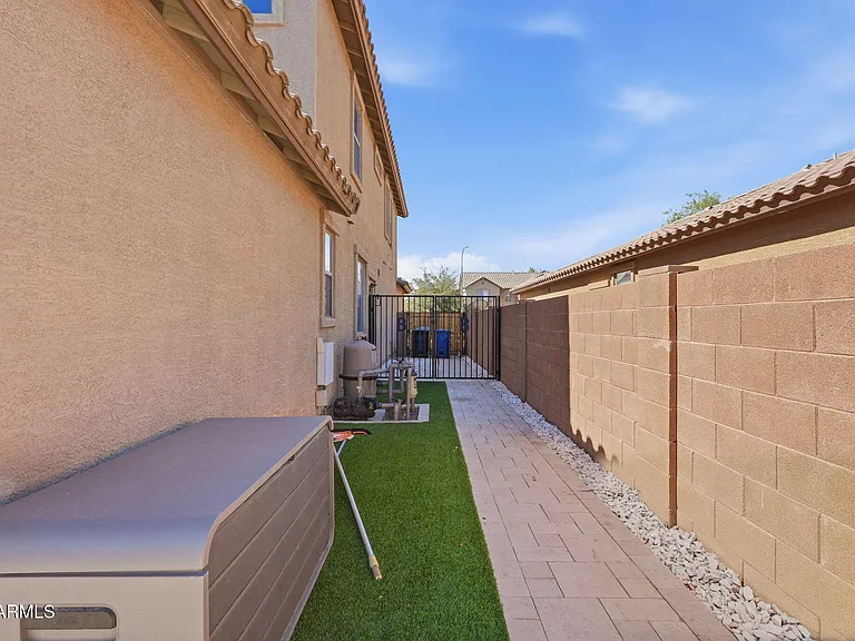 11402 W Alvarado Rd — Photo 49