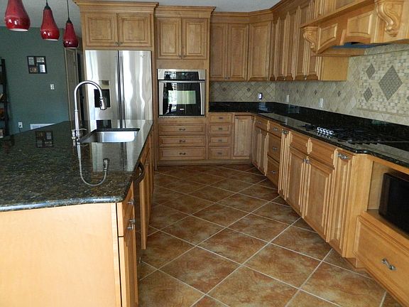 5th image of 649 Powell Dr NE