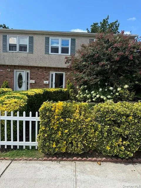3 bed, 1.5 bath, 2876 sqft, $4,000 — Photo 2