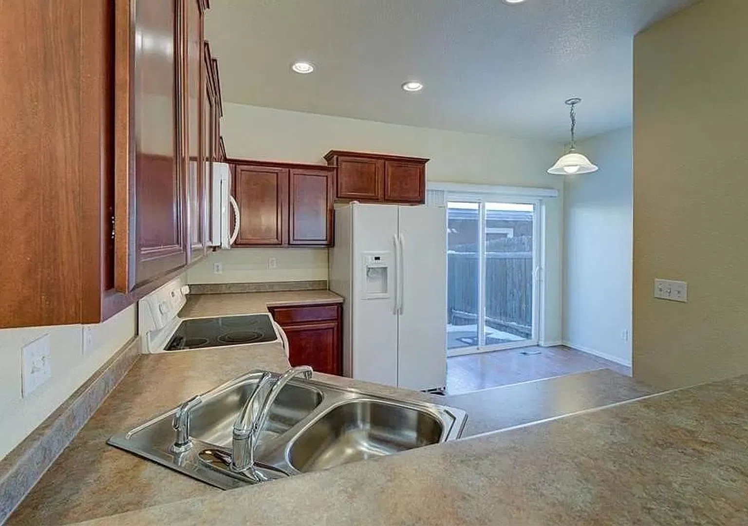 Charming 2-Bedroom Home with Private Backyard & Detached 2-Car Garage! — Photo 2