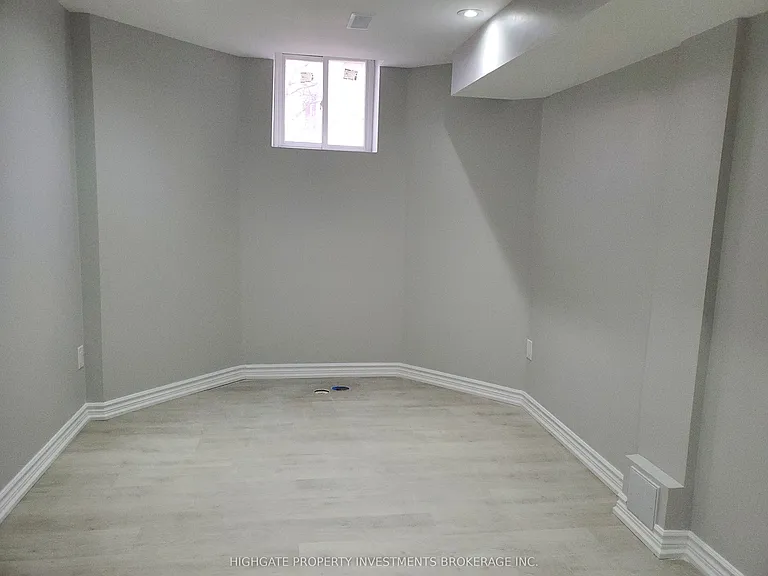 1 Juglans Cres #BASEMENT — Photo 19