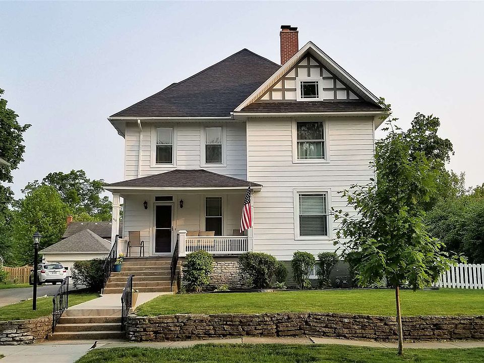 2nd image of 615 Owen St