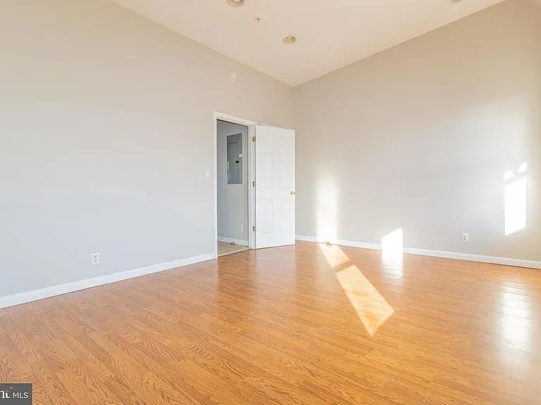 2124 Bolton St #3 — Photo 8