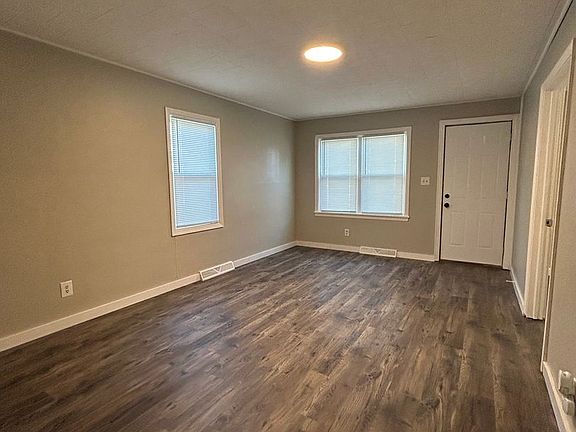 3rd image of 2223 W 11th St