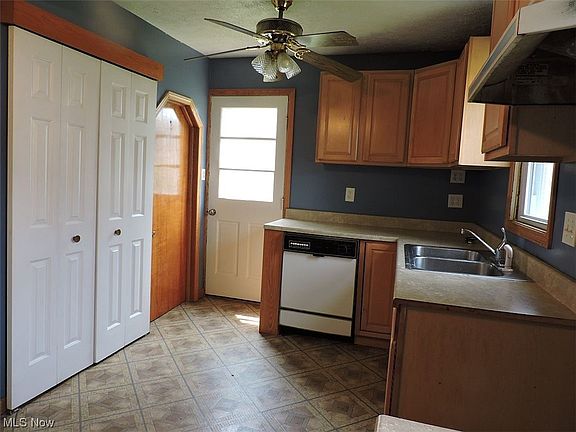 5th image of 1546 Raymond St