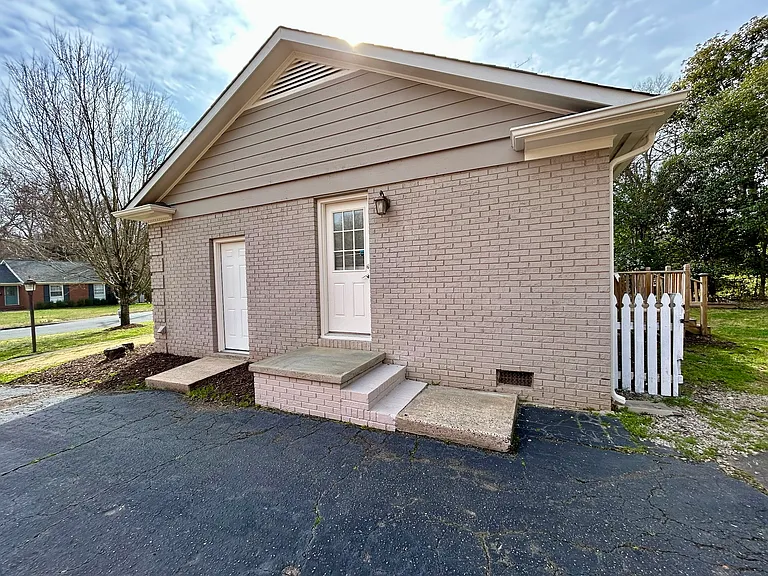1721 Edgewater Dr — Photo 32