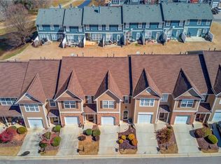 6307 Shoreview Cir, Flowery Branch, GA 30542