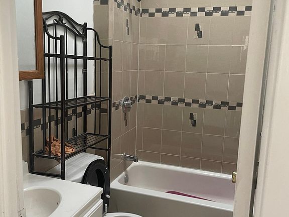 5th image of 113-45 Farmers Blvd APT 2R
