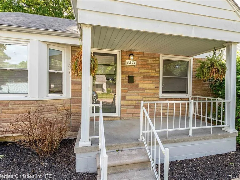 4271 Prairie Ave — Photo 3