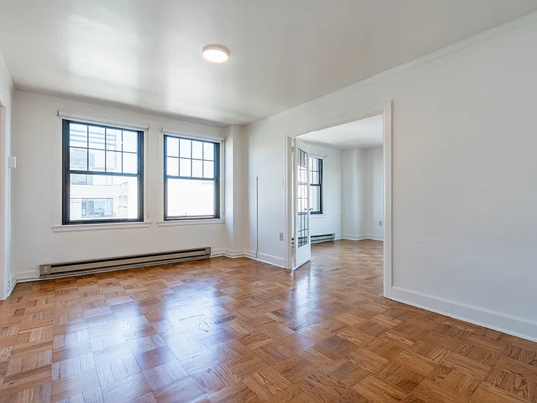 Comfortable Urban Living in a Classic Brick Building Near UW & Light Rail — Photo 58