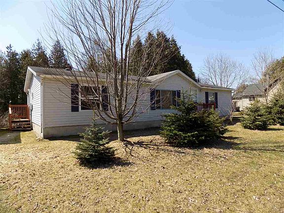 3rd image of 815 Manistique St