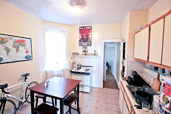 Rented by Jonis Realty | media 14