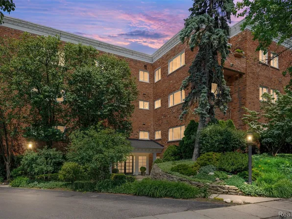 450 Oak Ave APT 100, Birmingham, MI 48009