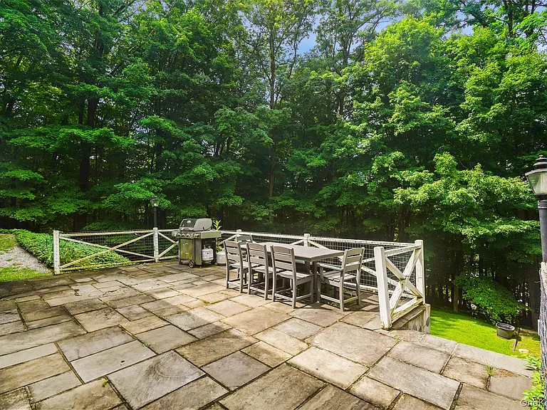 19 Skyview Dr — Photo 17