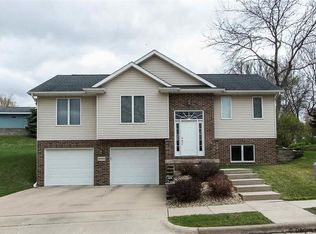 4880 Ambassador Ct, Dubuque, IA 52002
