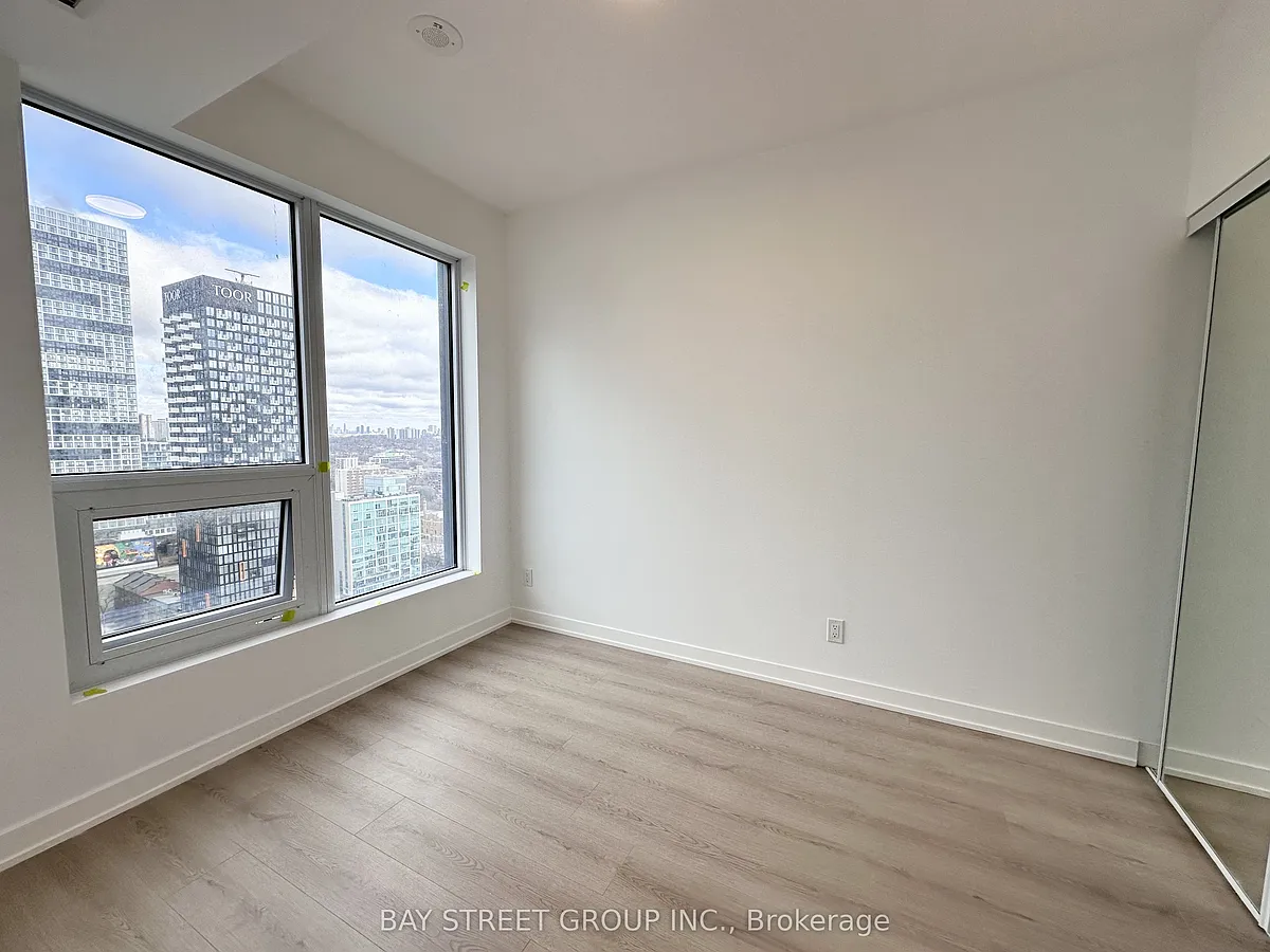 Building Photo - 100 Queen St E #2702
