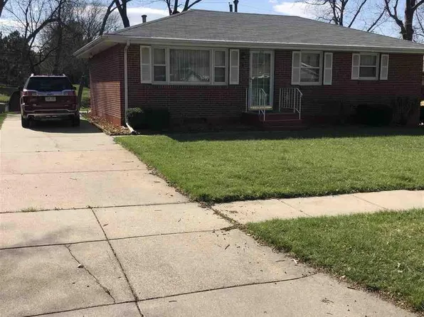317 Orcutt Ave W, Lincoln, NE 68504