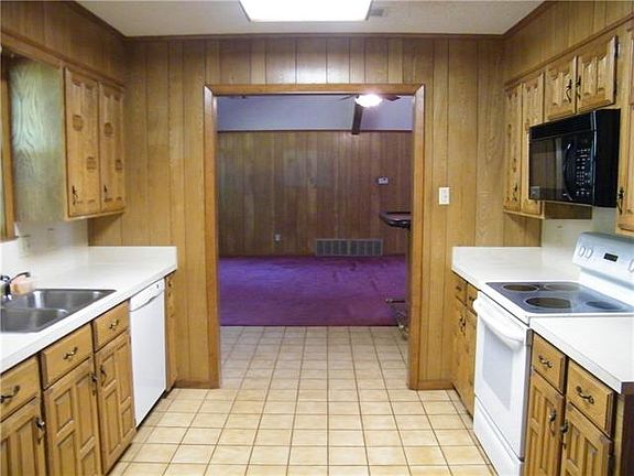 3rd image of 102 Hulan Dr