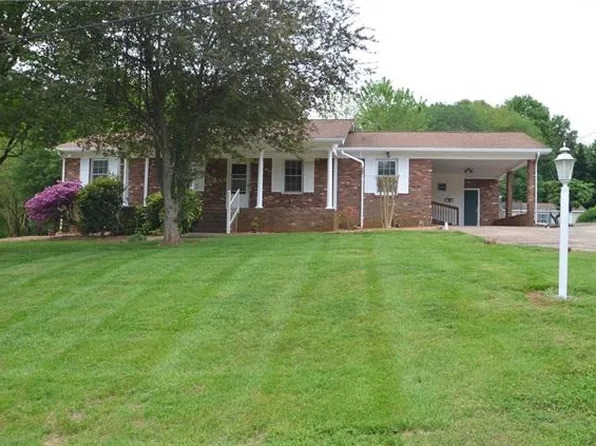 1760 23rd Avenue Ln NE, Hickory, NC 28601