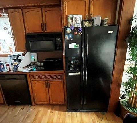 4th image of 505 Macleod AVENUE W