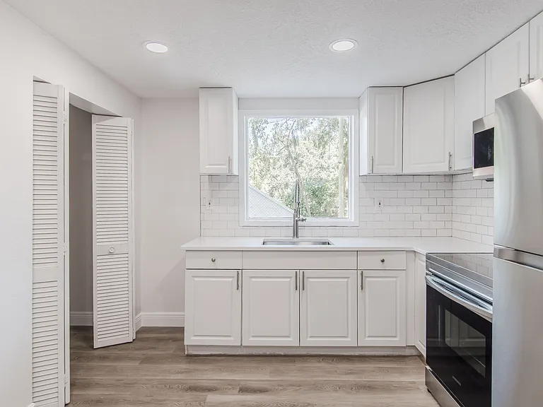 1119 S Mills Ave #A — Photo 2