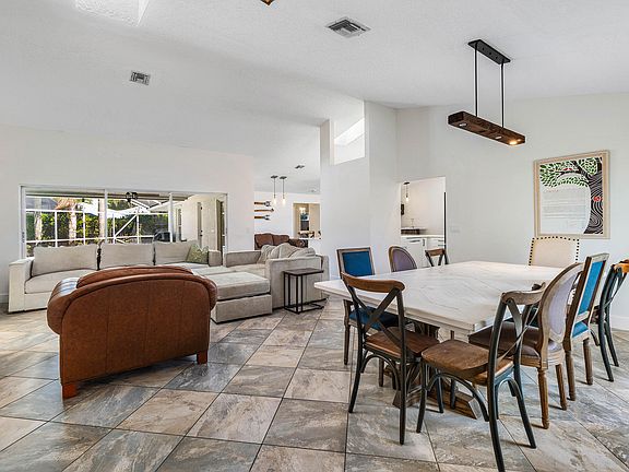 4th image of 1021 Corallita Court