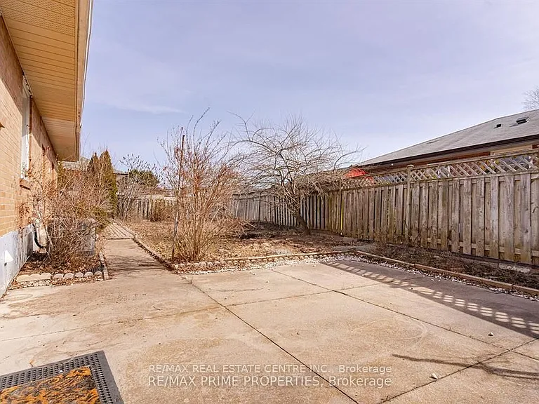 492 Pinegrove Rd — Photo 25