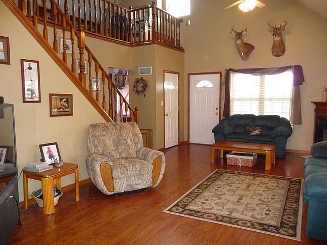 2nd image of 222 W Woodland Rdg