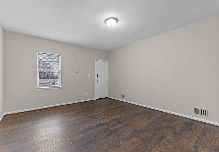 209 N Patterson Park Ave — Photo 8